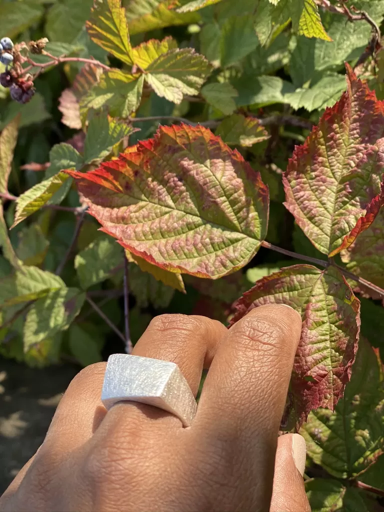 Bilbao Angular Rectangular Ring