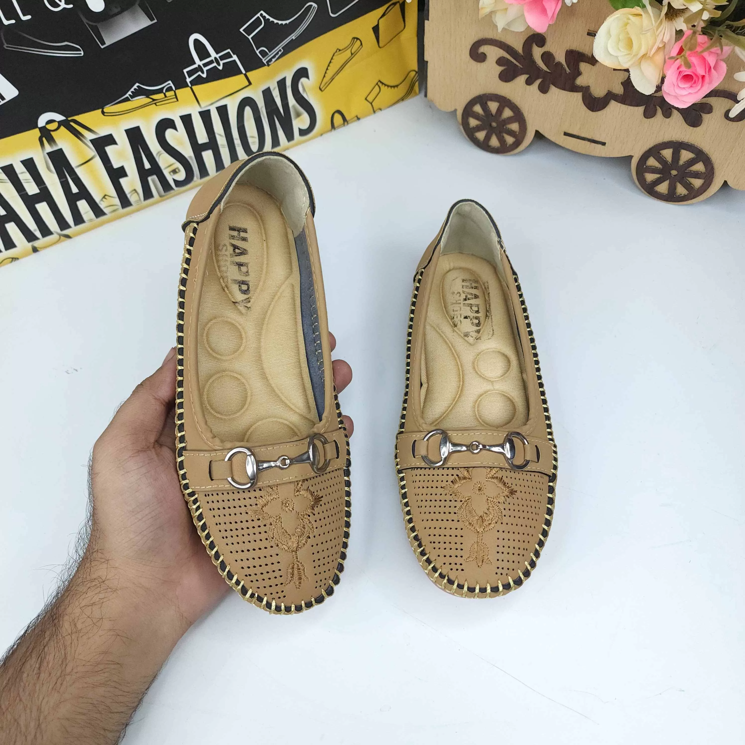 Camel Casual Pumps