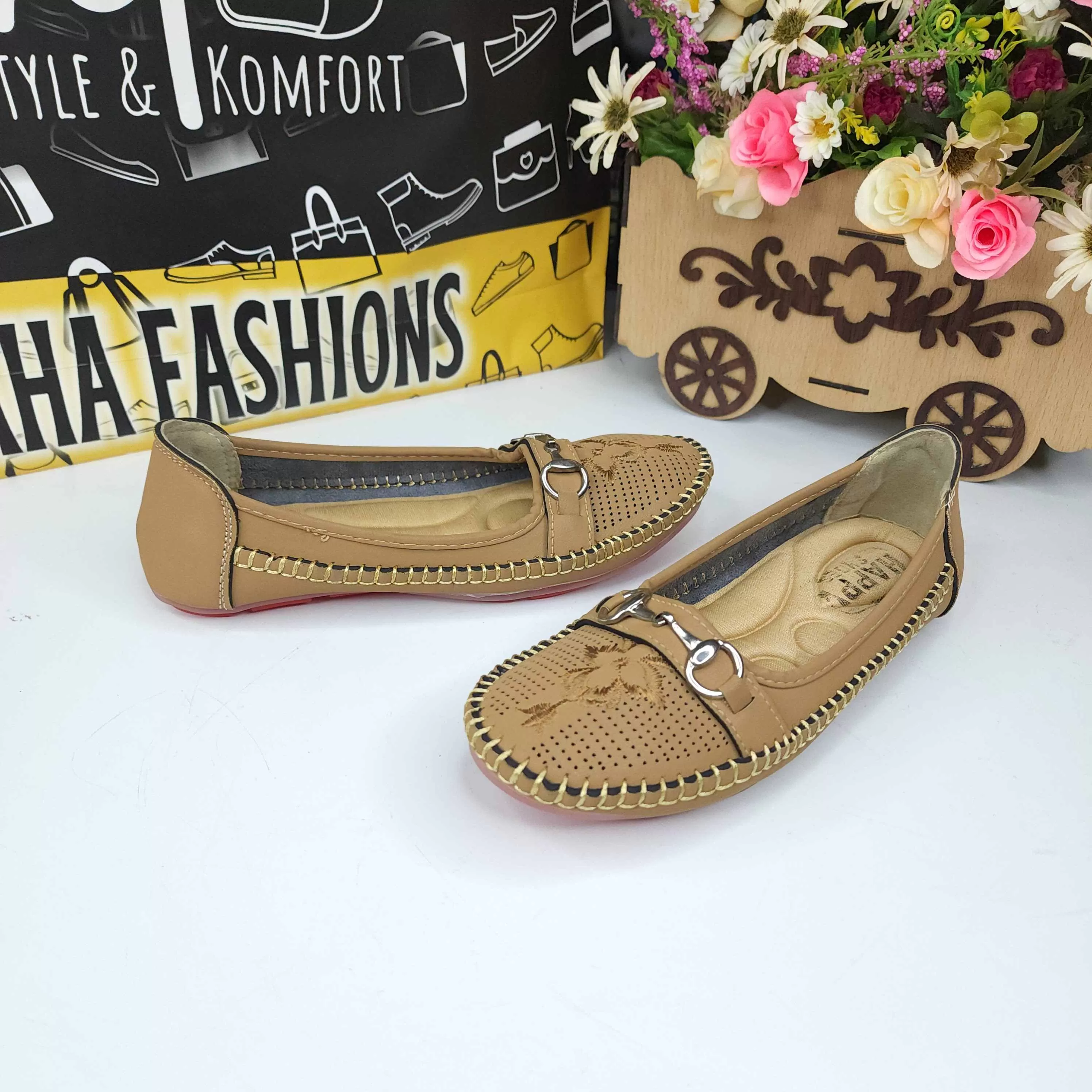 Camel Casual Pumps